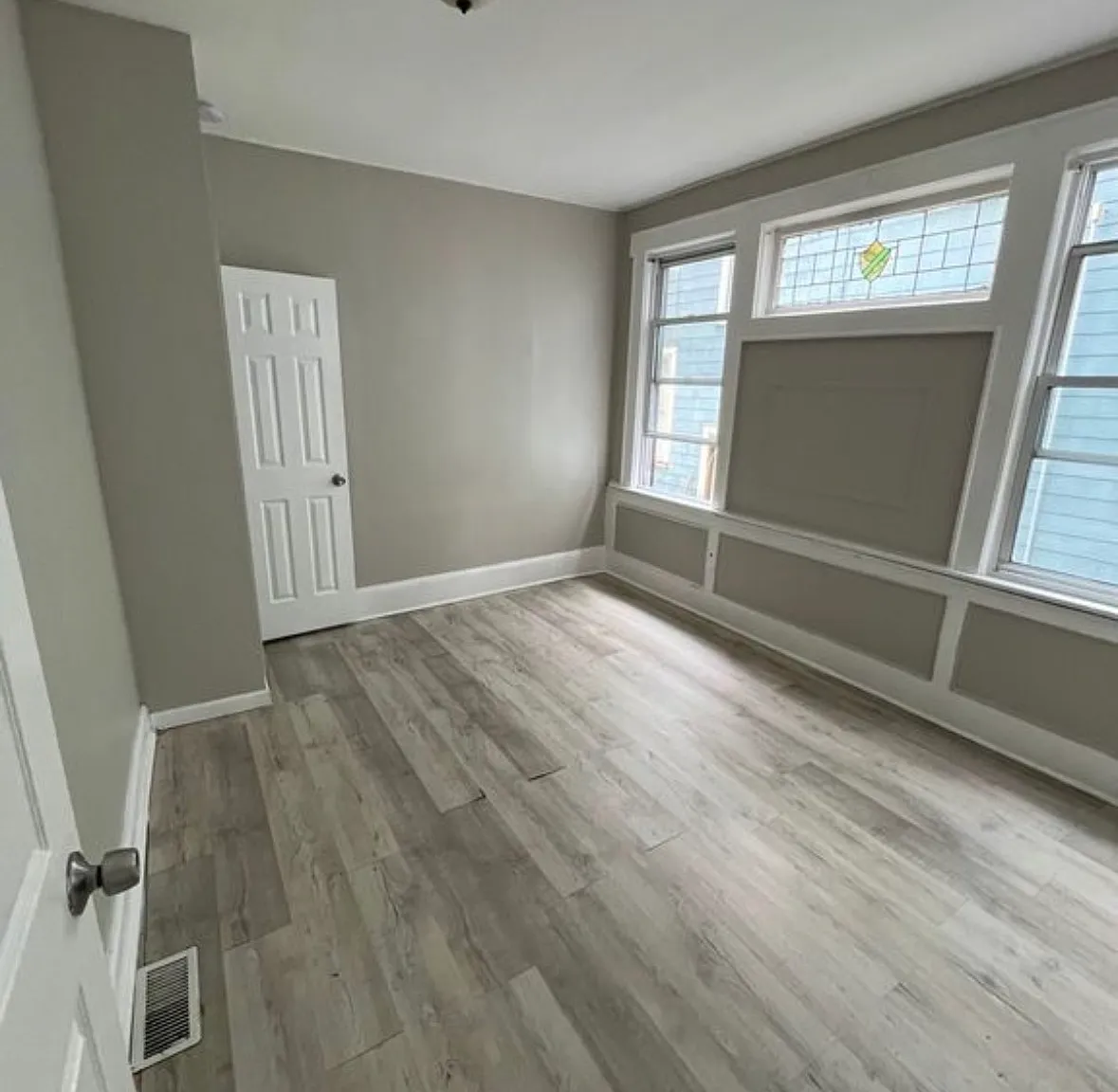 4 bed, $2,400 — Photo 4