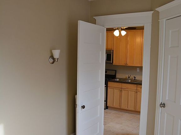 5th image of 717 W 28th St