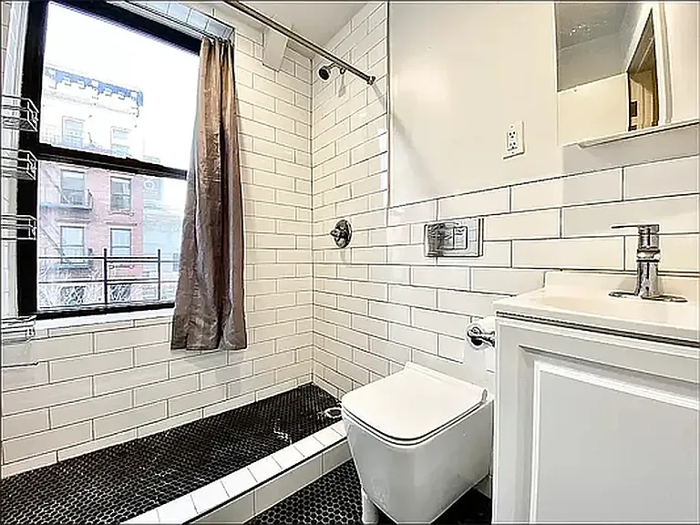 406 W 39th St #3F — Photo 5