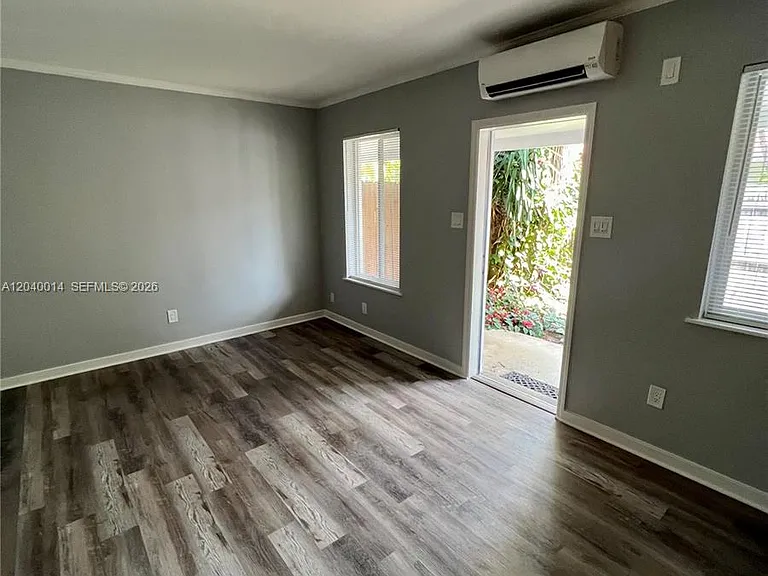 590 NW 40th Ct #3 — Photo 8