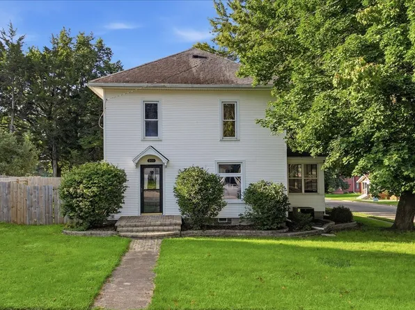 200 E North St, Walnut, IL 61376