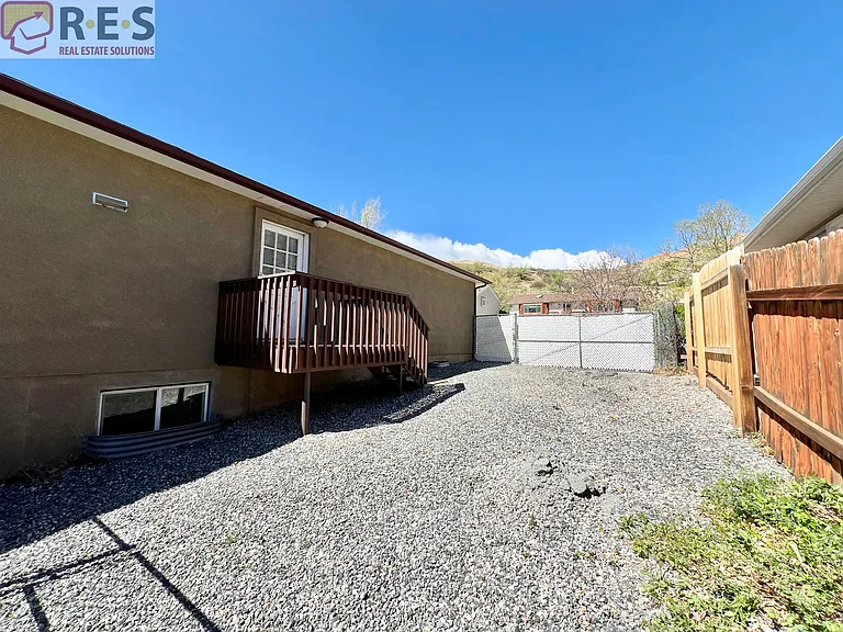 2739 Straus Ln — Photo 21