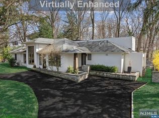 954 Pines Ter, Franklin Lakes, NJ 07417