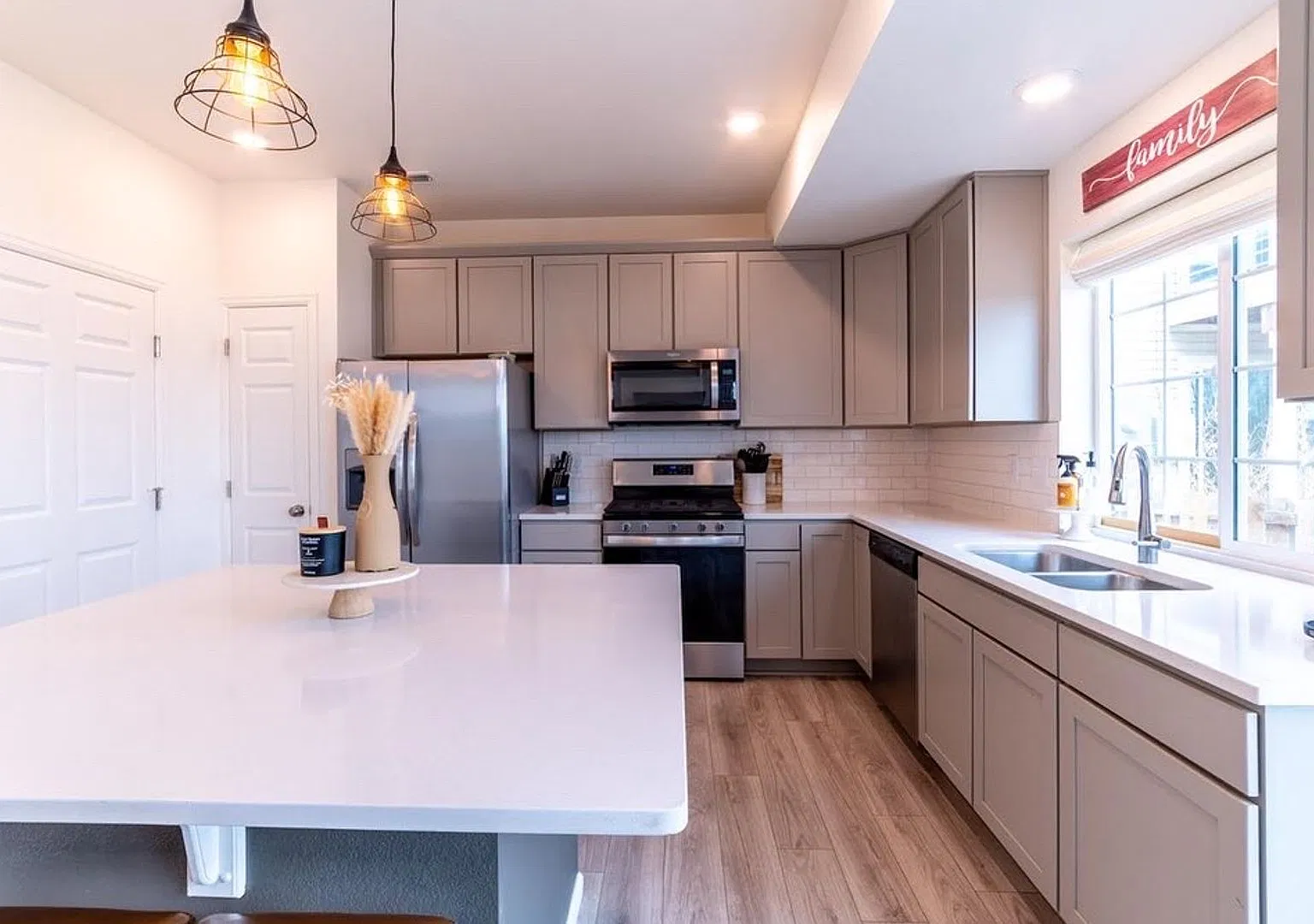 Sprawling Modern 3BR, 3BA Townhome w/ Patio & Beautiful Open Space Views — Photo 4