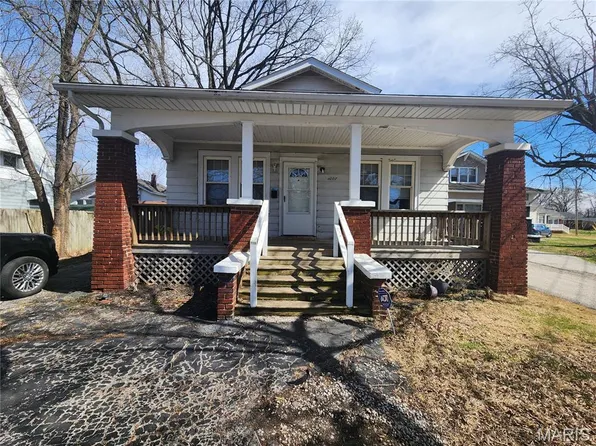 1207 Milton Rd, Alton, IL 62002