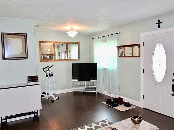 5th image of 517 Garden Dr N