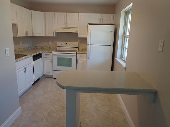 Brand new kitchen! Completely remodeled 2015