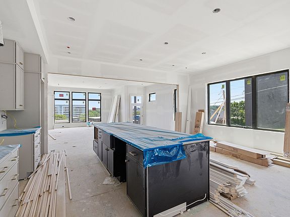 3rd image of 301 33rd Ave N