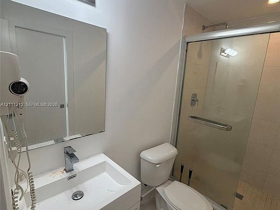 5th image of 829 SW 18th Ave APT 107