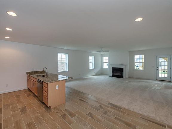 5th image of 214 Claire Dr