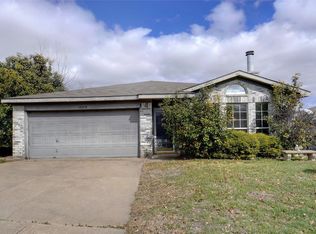 10216 Sunset View Dr, Fort Worth, TX 76108
