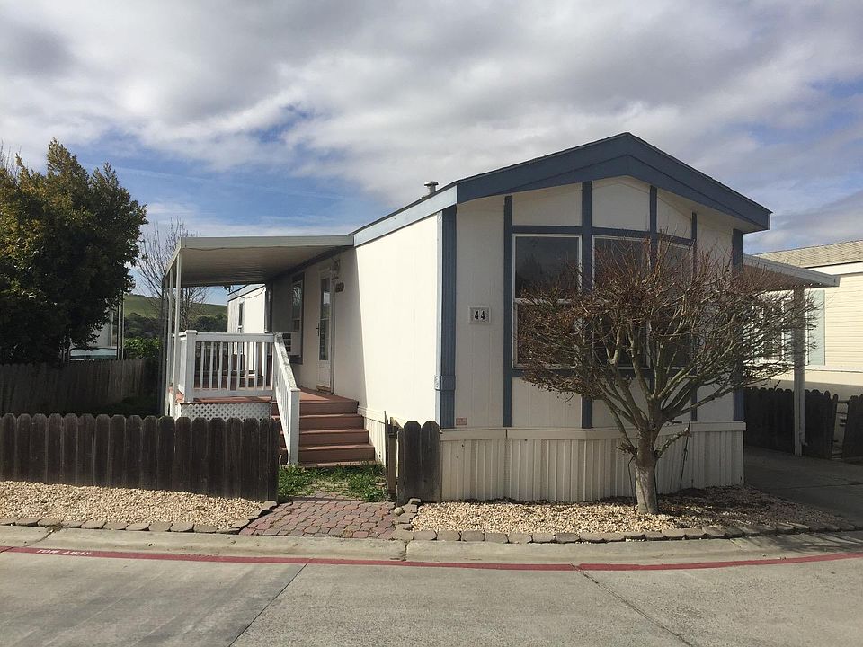 1st image of 44 Almond Dr #44