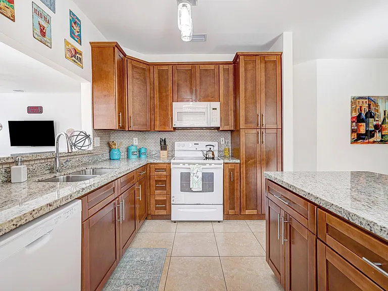 16082 SW 68th Ter — Photo 3