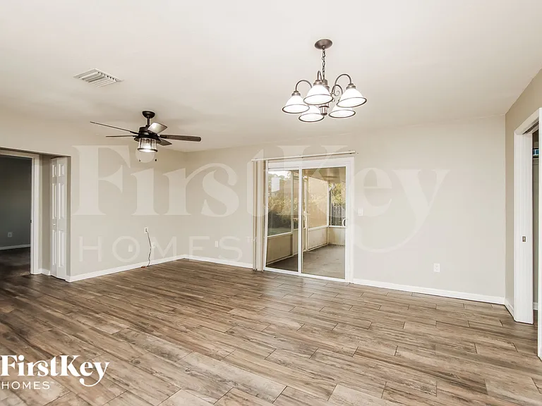 1327 Valencia St SE — Photo 4