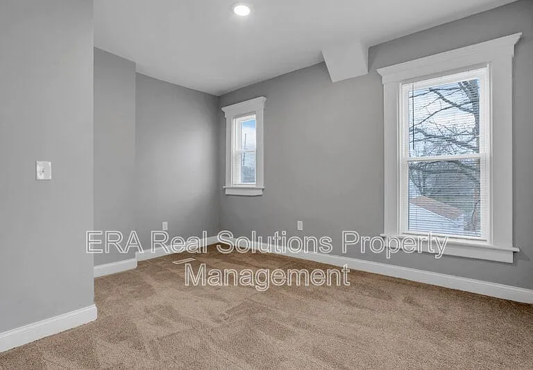 741 E Mound St — Photo 15