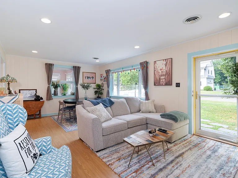 24 Hamilton Dr — Photo 7