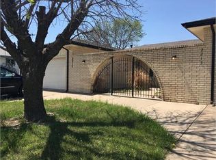 2217 S White Oak Dr, Wichita, KS 67207