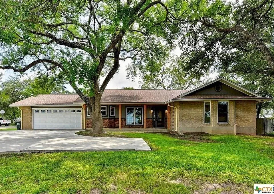 112 W Mimosa Cir