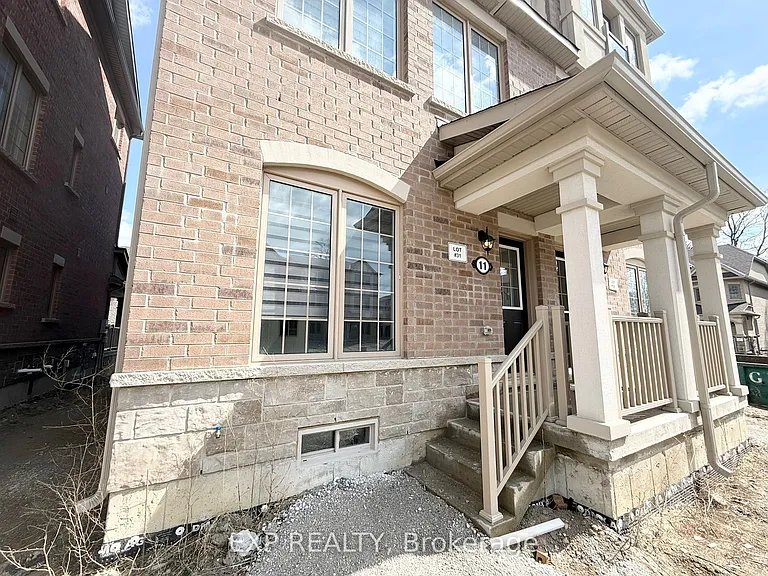 11 Franklin Ave — Photo 31