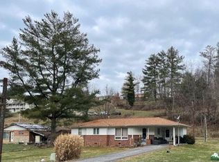 169 Ponderosa Heights Rd, Cedar Bluff, VA 24609