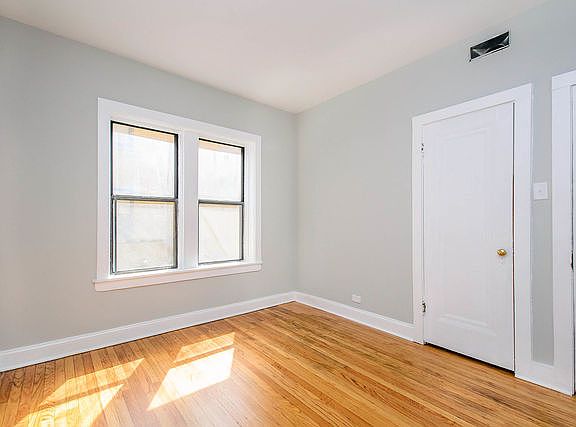4th image of 3006 W Ainslie St APT 1W