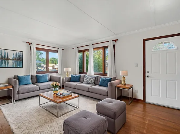 4151 68th St, Urbandale, IA 50322