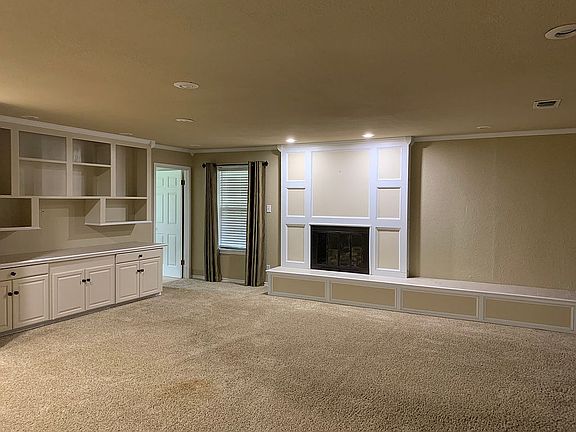 Fireplace with gas logs