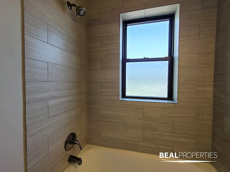 2325 N Rockwell St #B2 — Photo 13