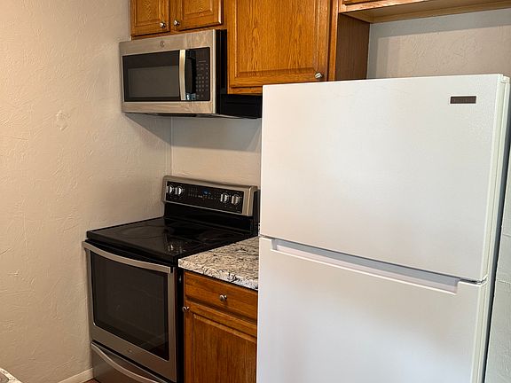 4th image of 2932 N Orange Ave