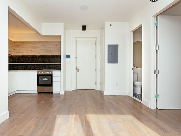 3rd image of 1068 Fulton St #6Z