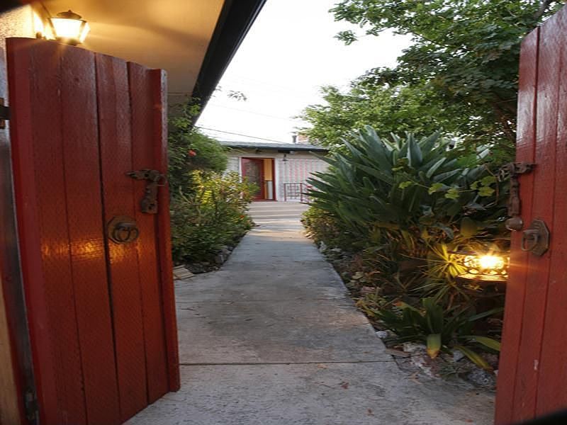 1st image of 4640 Castle Crest Dr