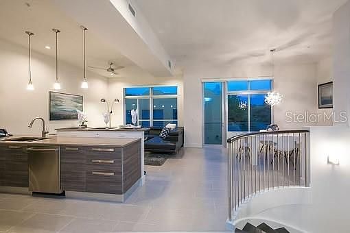3rd image of 225 Cosmopolitan Ct