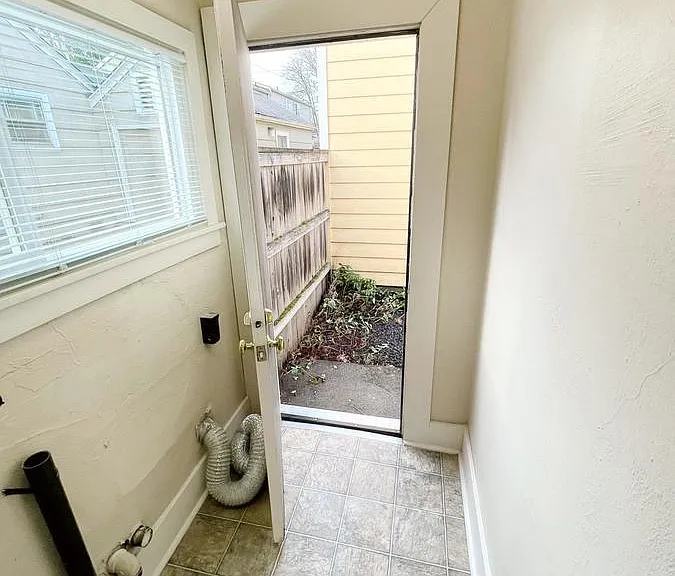 2024 Emerald St #4 — Photo 17