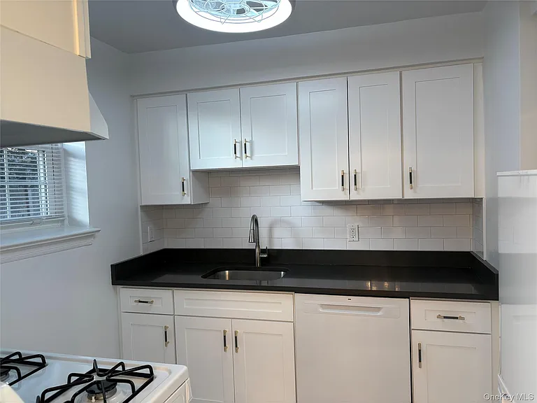 291 Manville Rd #2D — Photo 6