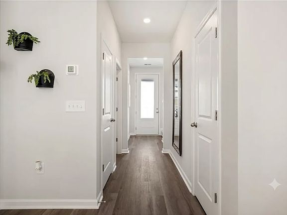 4th image of 7 Whispering Oaks Cir