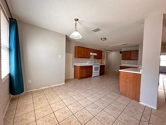 5th image of 710 Ashford Ln