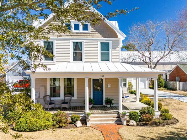 202 Freemason Street, Oriental, NC 28571