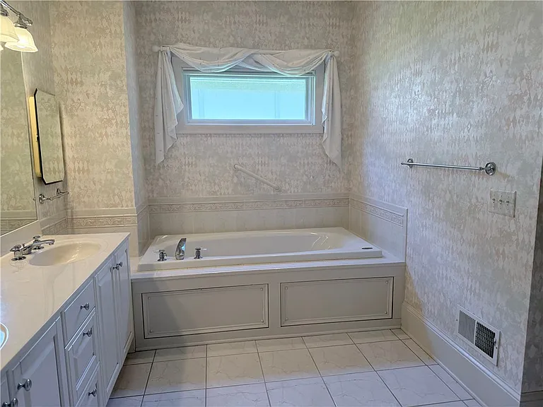 11 Harrington Dr — Photo 16