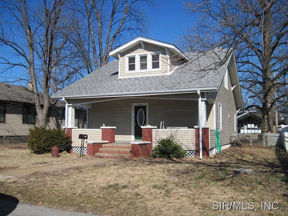 2nd image of 216 E McCasland Ave
