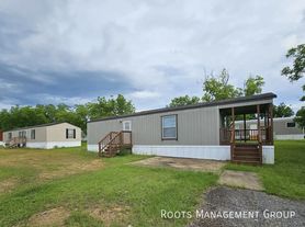 2710 Oakridge Dr