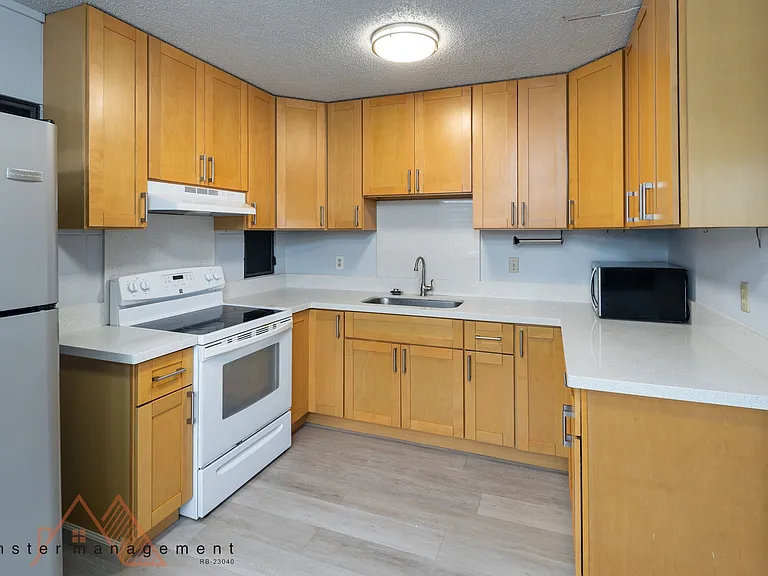 215 Azores St #D — Photo 1