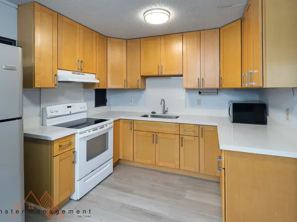 215 Azores St #D, Honolulu, HI 96813