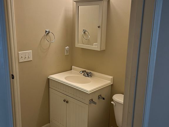 4th image of 110 Stone St #110
