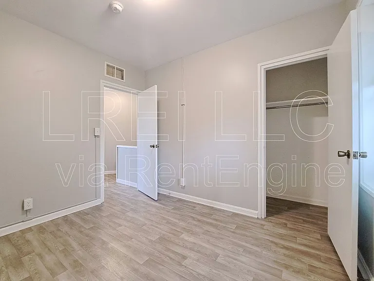 1835 La Salle Pl — Photo 9