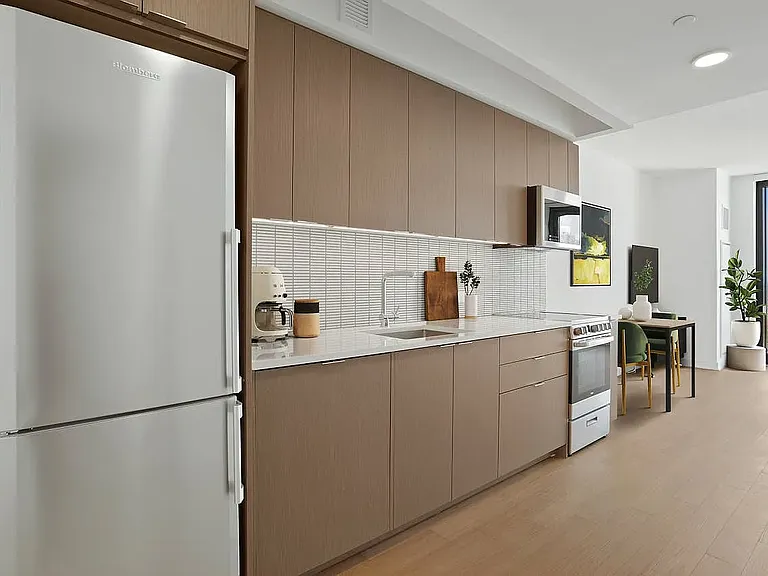 18 6th Ave #4501 — Photo 3