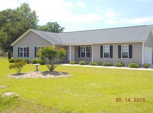 401 Wigwam Ln, Chinquapin, NC 28521