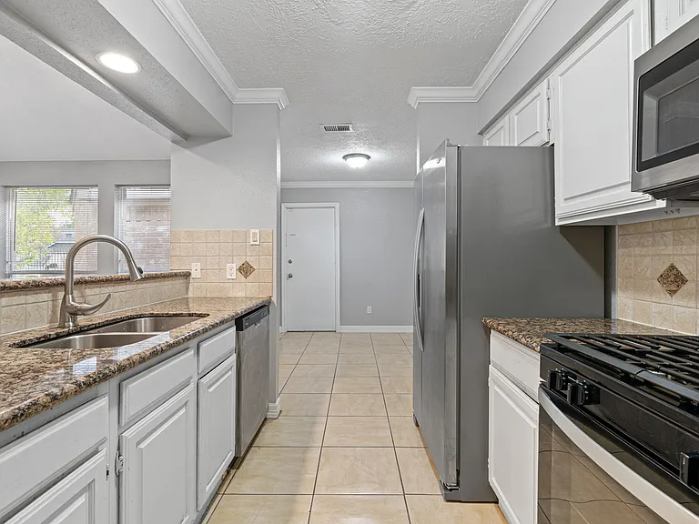 8530 Scenic Green Dr — Photo 9