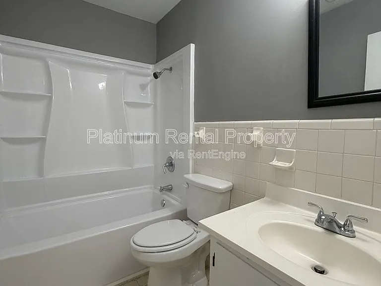 1492 Waverly Way #B-4 — Photo 8