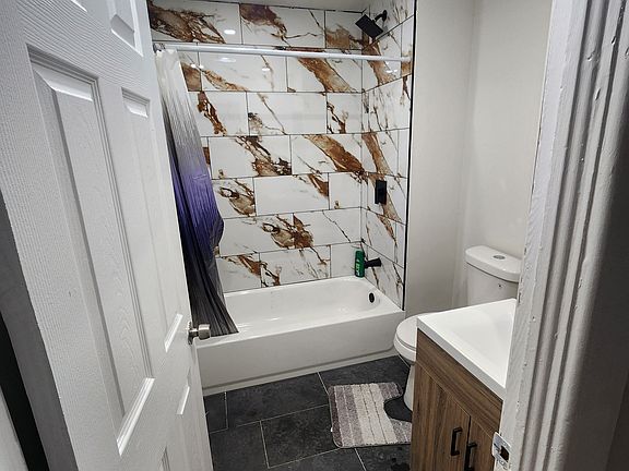 2nd image of 812 Francis Ave #2