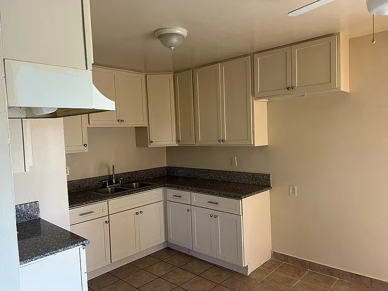 944 N Vine Ave #2 — Photo 8